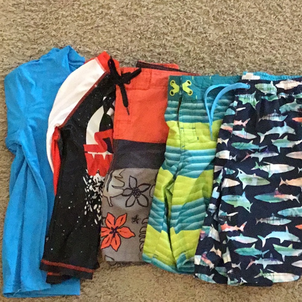Boys swim lot - 2 rashguards/ 3 trunks